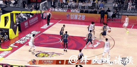 输球之后迅速反弹，上海大鲨鱼客场40分大胜广东队